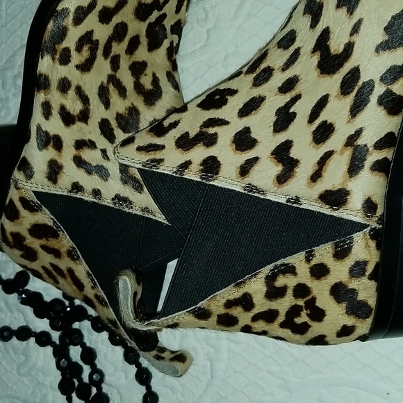 𝅺Aldo leopard ankle boots - Picture 3 of 9